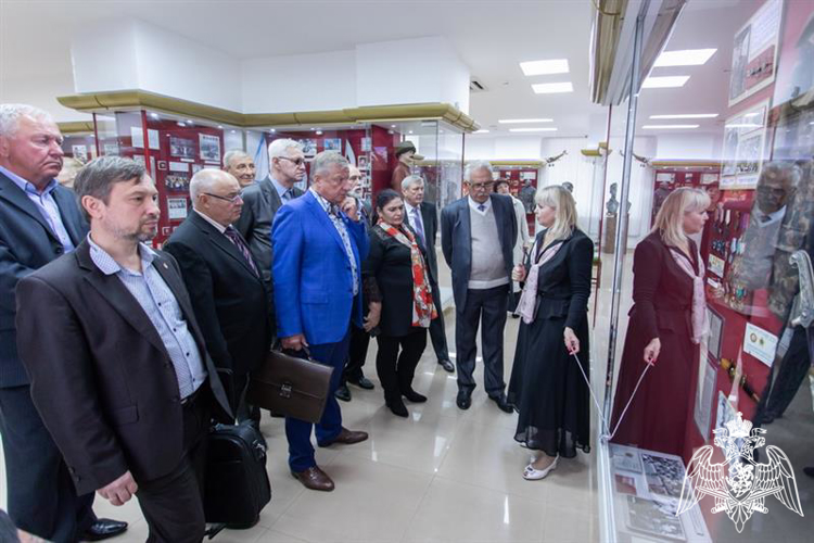 В ЦЕНТРАЛЬНОМ АППАРАТЕ РОСГВАРДИИ СОСТОЯЛАСЬ ВСТРЕЧА ВЫПУСКНИКОВ ЛЕНИНГРАДСКОГО ВОЕННО-ПОЛИТИЧЕСКОГО УЧИЛИЩА МВД СССР ИМ. 60-ЛЕТИЯ ВЛКСМ