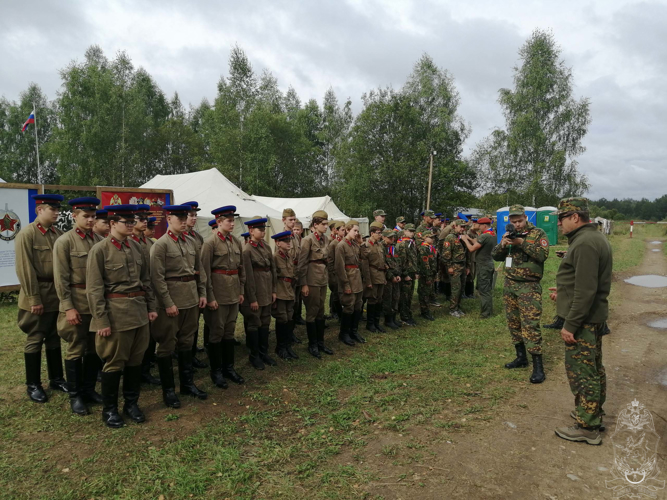 Сотрудники Центрального музея Росгвардии вместе со школьниками побывали на Зайцевой горе, где в годы Великой Отечественной войны отважно сражались снайперы войск НКВД