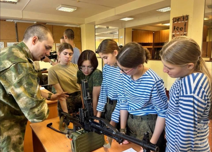 ОДИН ДЕНЬ ЮНАРМЕЙСКОГО ОТРЯДА «КРЕЧЕТ ЮНИОР» В РОСГВАРДИИ