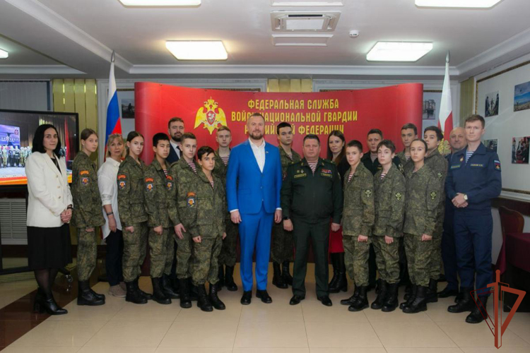 Росгвардия взяла шефство над кадетским классом одной из столичных школ