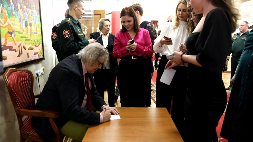 В канун празднования Международного женского дня Центральный музей представил персональную выставку художественных картин поэта-песенника Александра Шаганова