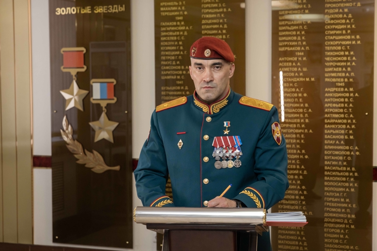 Герой России Руслан Гарифуллин поблагодарил сотрудников Центрального музея за сохранение памяти о славной истории войск правопорядка