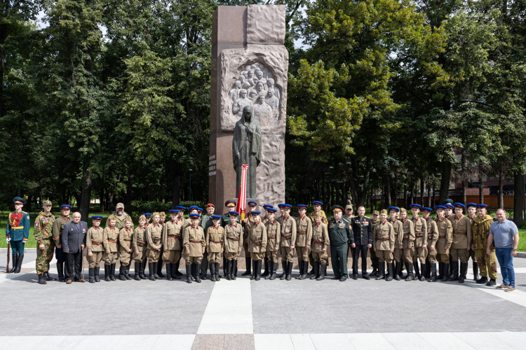 В день открытия патриотического сбора «Ратники Отечества. Зайцева гора – 2025» его участники посетили Центральный музей войск национальной гвардии