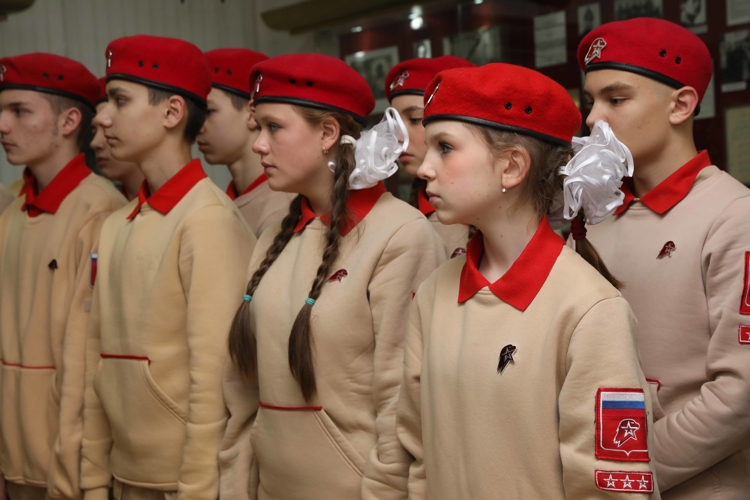 Московские юнармейцы посетили Центральный музей Росгвардии