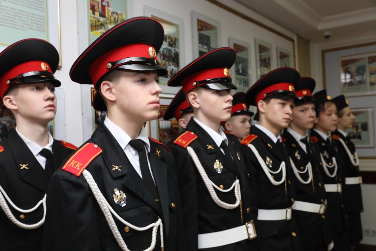Московские школьники приняли клятву кадет в Зале Славы Центрального музея войск национальной гвардии