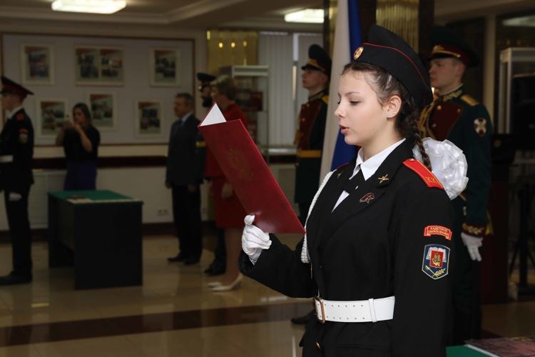 Московские школьники приняли клятву кадет в Зале Славы Центрального музея войск национальной гвардии