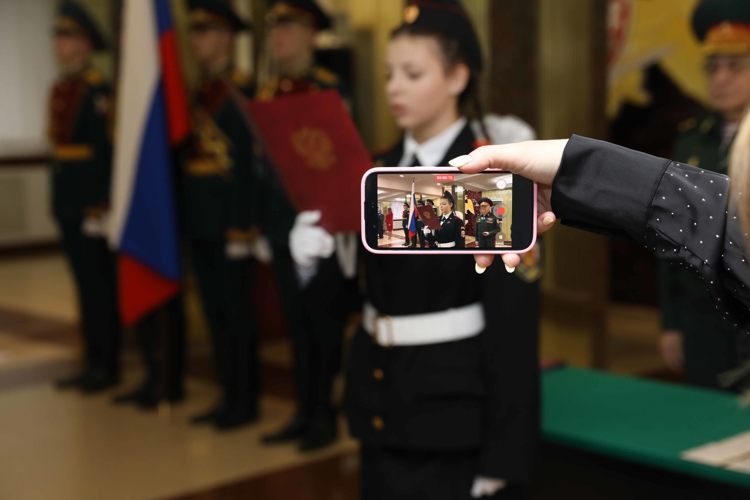 Московские школьники приняли клятву кадет в Зале Славы Центрального музея войск национальной гвардии