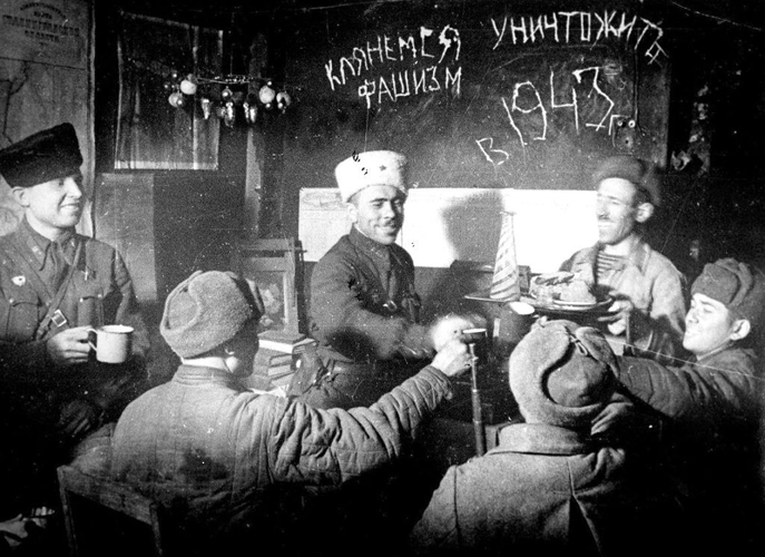 Как в годы войны встречали Новый год на передовой
