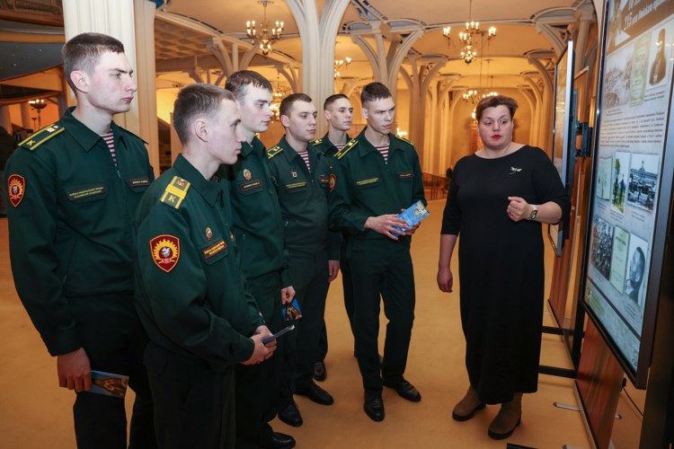 Центральный музей Росгвардии представил передвижную выставку в Храме Христа Спасителя на открытии Патриаршего международного фестиваля спортивных единоборств и боевых искусств