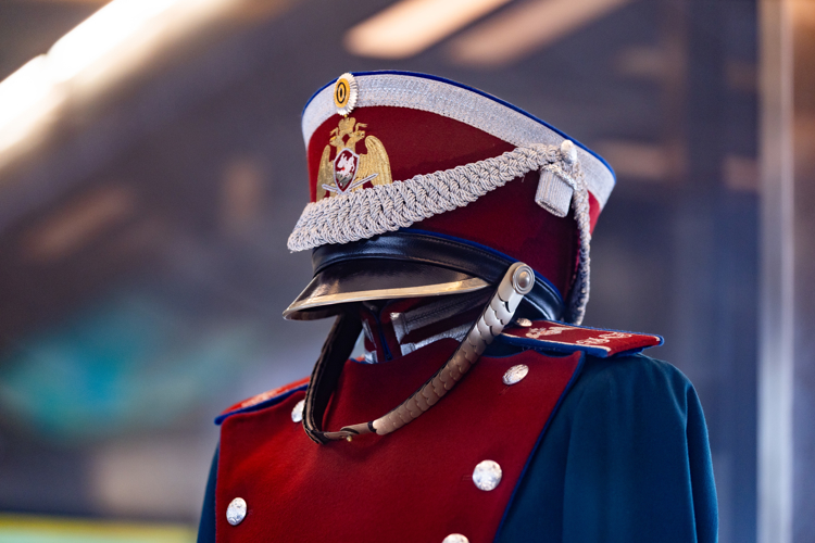 На станции столичного метро «Воробьёвы горы» продолжает работу выставка форменного обмундирования войск правопорядка различных исторических периодов