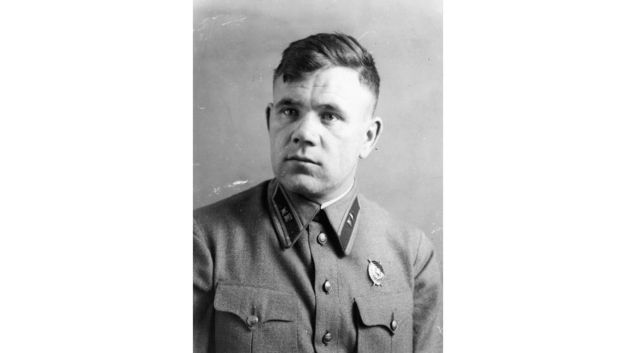 Скромный обелиск под сенью псковских лесов