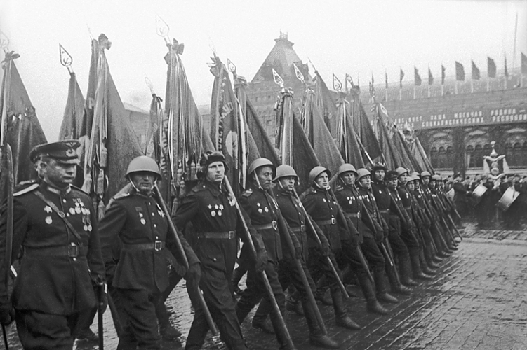 Дата в истории. 100 лет назад были учреждены Боевые знамена для воинских частей регулярной армии