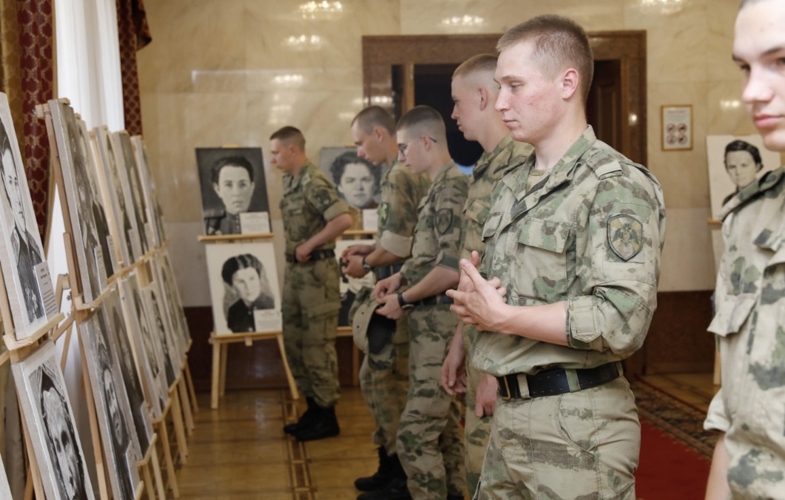 Центральный музей войск национальной гвардии представил персональную выставку художника Асара Сафиулина «Прекрасный полк»