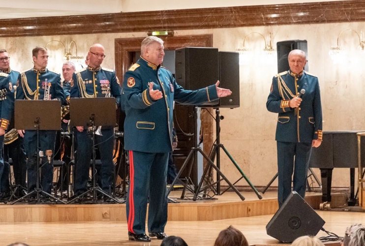 Казань: «В краю лесных болот и полноводных рек, нехоженых дорог, где глухомань, была заложена, как крепость сложена, столица ханская…»