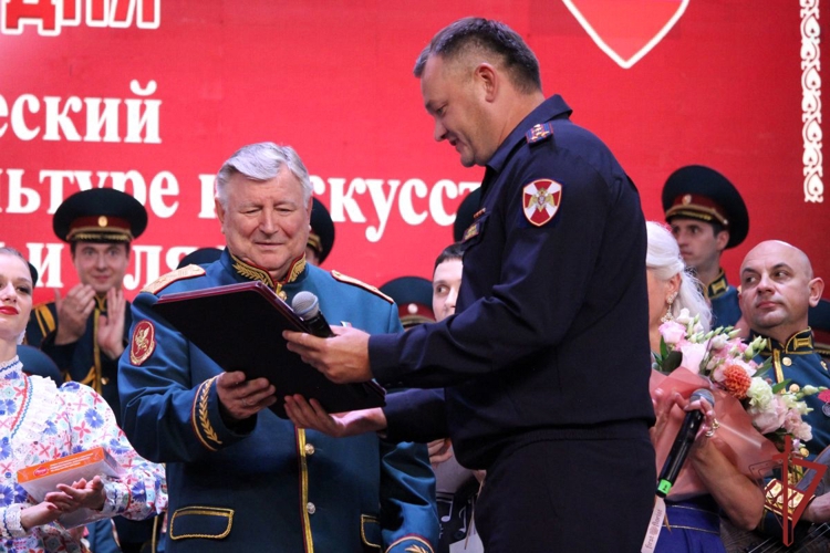 Самара: «Она, как лебедь над рекой, крыла раскинула широко…»