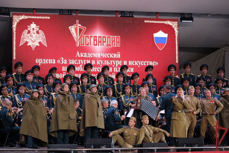 Самара: «Она, как лебедь над рекой, крыла раскинула широко…»