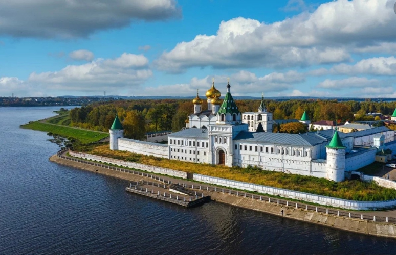 Кострома: «Здесь русская святая старина крестами осеняет поднебесье…»