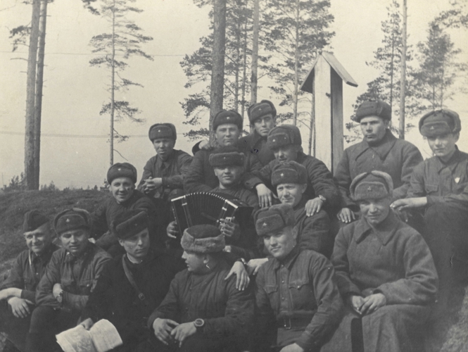 «Семь месяцев держитесь вы, каменные стены крошатся, рушатся, ломаются, но вашей воли к борьбе не сломить никогда». Участие войск НКВД в обороне Ленинграда в первые месяцы войны