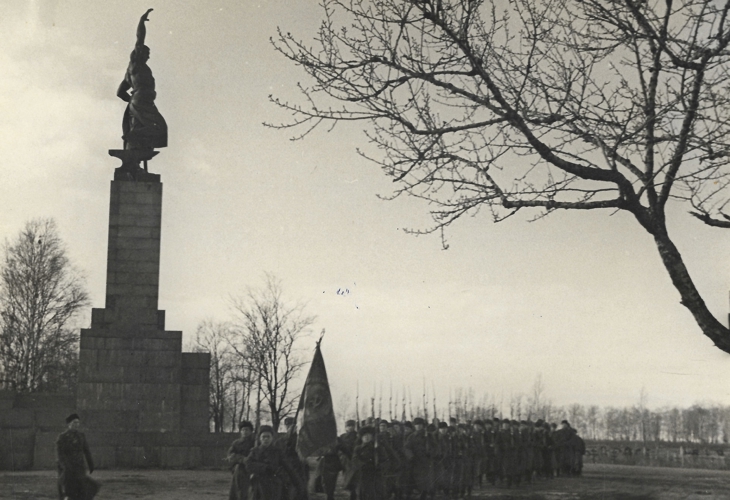 «Семь месяцев держитесь вы, каменные стены крошатся, рушатся, ломаются, но вашей воли к борьбе не сломить никогда». Участие войск НКВД в обороне Ленинграда в первые месяцы войны