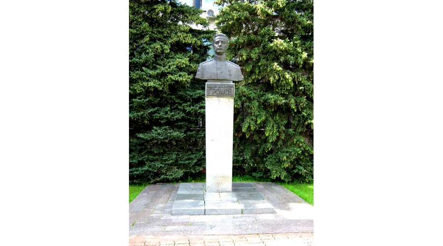 Герой Советского Союза генерал-полковник авиации Михаил Громов:  «Важно знать, как управлять самолетом, но еще важнее знать, как управлять самим собой»